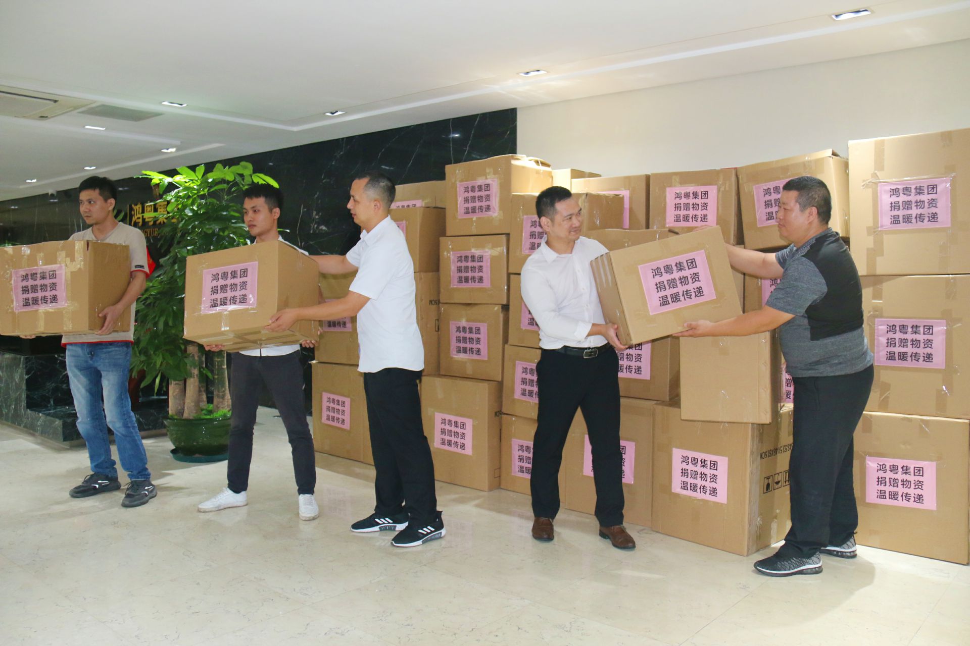 乐动体育·官方端网站-乐动体育(中国)公益回顾丨家国同欢月同圆 温暖满载甘孜州(图2) 乐动体育·官方端网站-乐动体育(中国)公益回顾丨家国同欢月同圆 温暖满载甘孜州(图2)